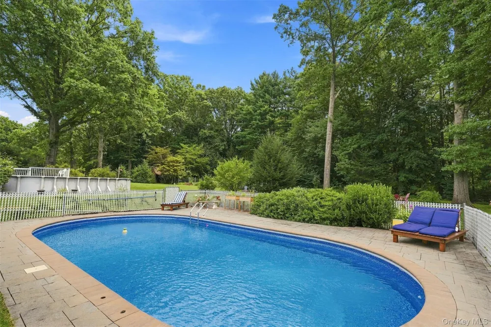 21 Smith Street Red Hook, NY 12571