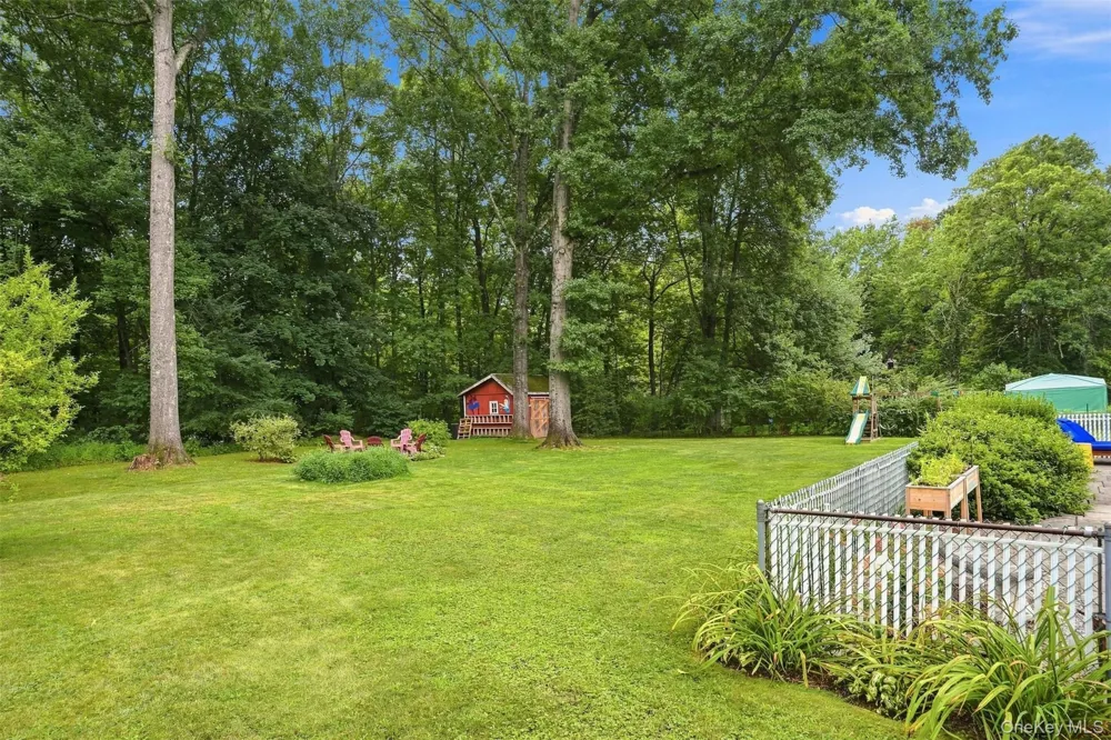 21 Smith Street Red Hook, NY 12571