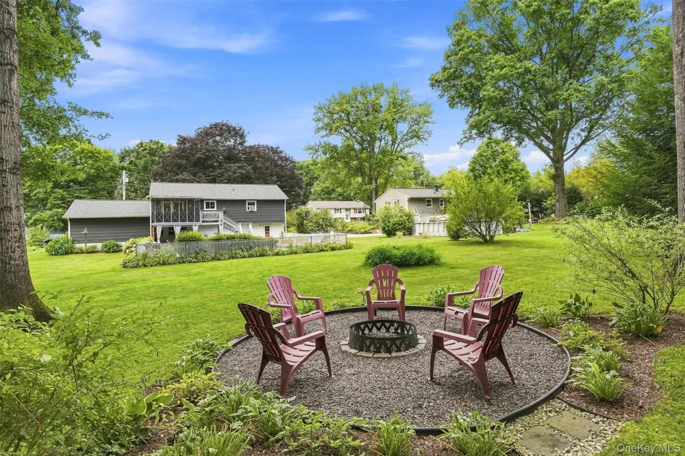 21 Smith Street Red Hook, NY 12571