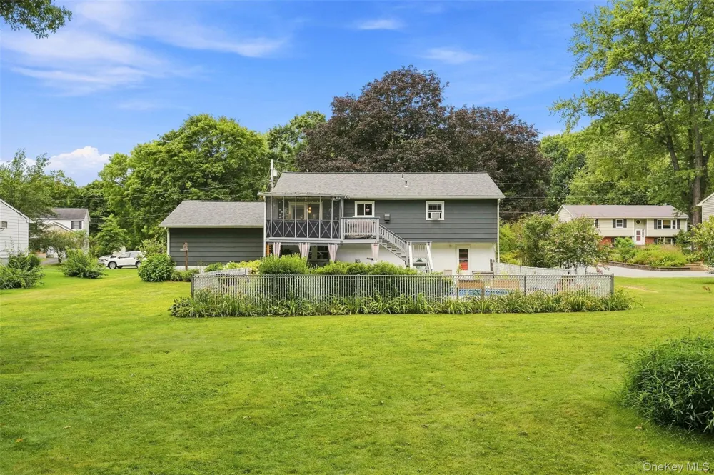 21 Smith Street Red Hook, NY 12571
