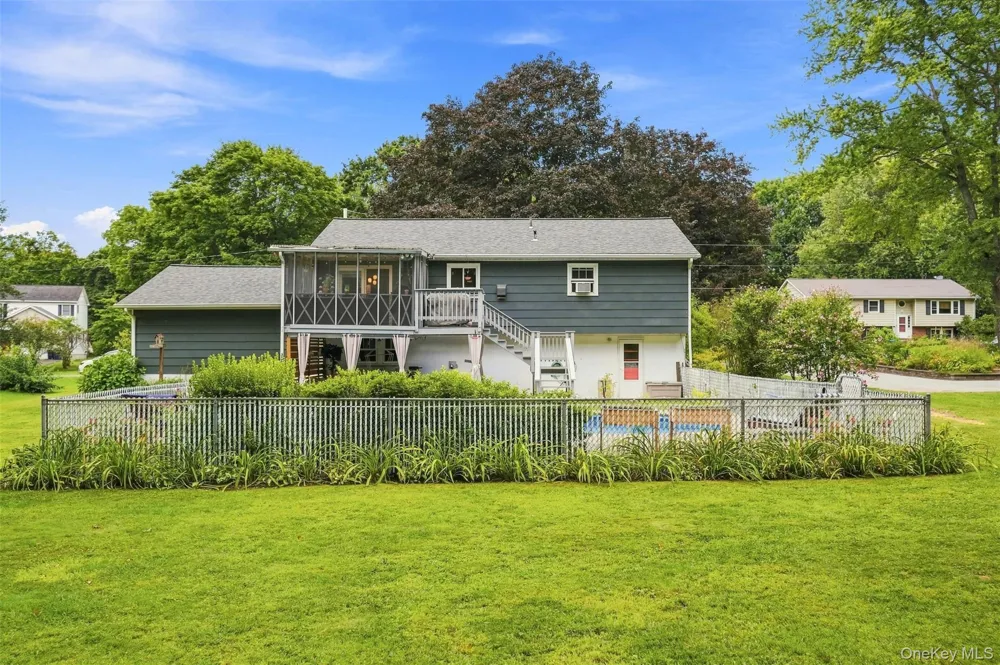 21 Smith Street Red Hook, NY 12571