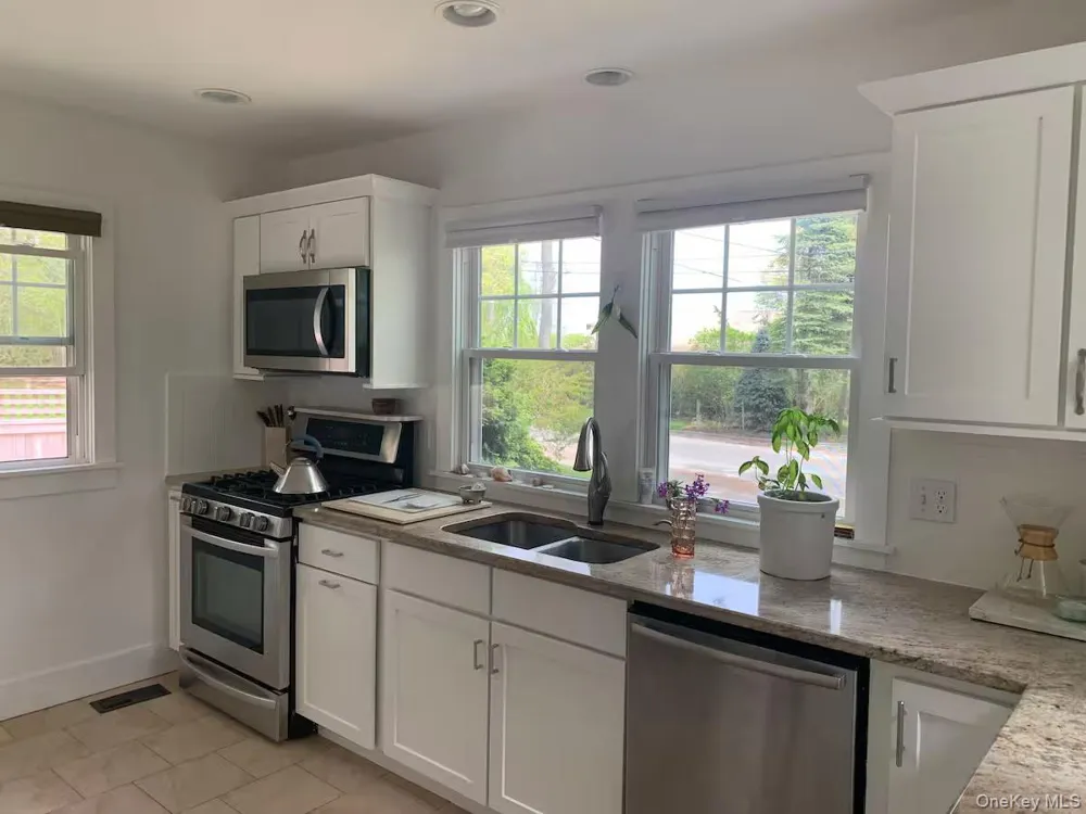 1240 West Road Cutchogue, NY 11935
