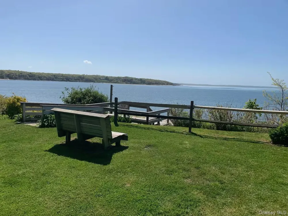 1240 West Road Cutchogue, NY 11935