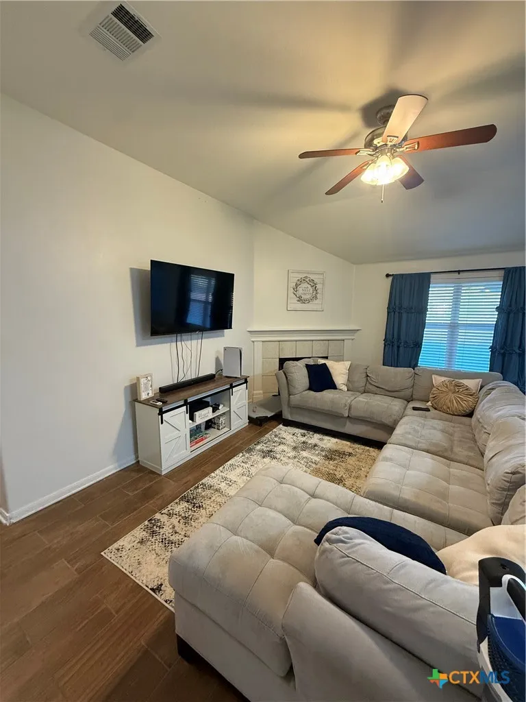 6007 Lone Star Court Hutto, TX 78634