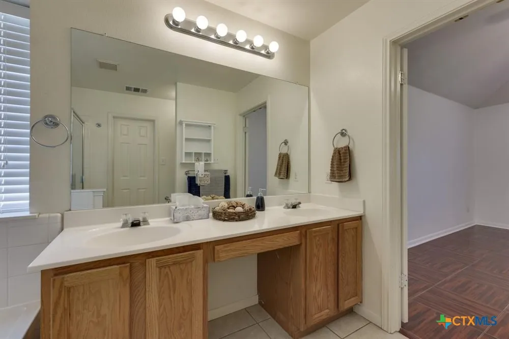 6007 Lone Star Court Hutto, TX 78634