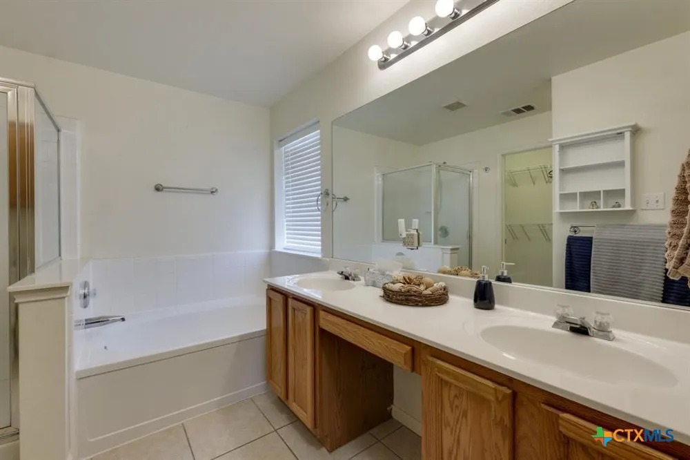 6007 Lone Star Court Hutto, TX 78634