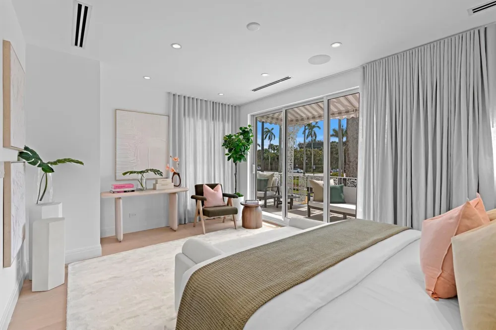 255 ROYAL POINCIANA WAY #2nd floor Palm Beach, FL 33480