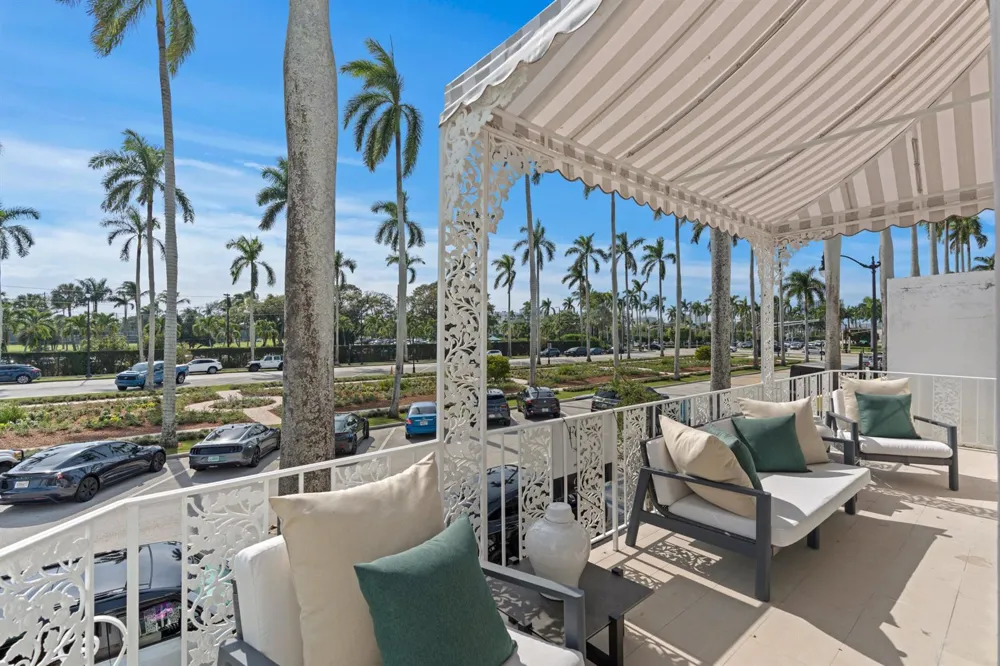 255 ROYAL POINCIANA WAY #2nd floor Palm Beach, FL 33480