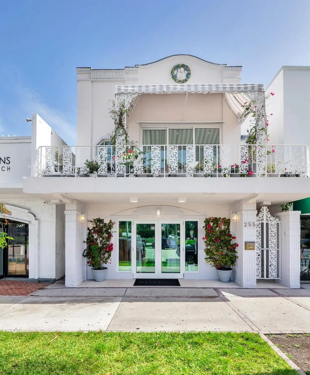 255 ROYAL POINCIANA WAY #2nd floor Palm Beach, FL 33480