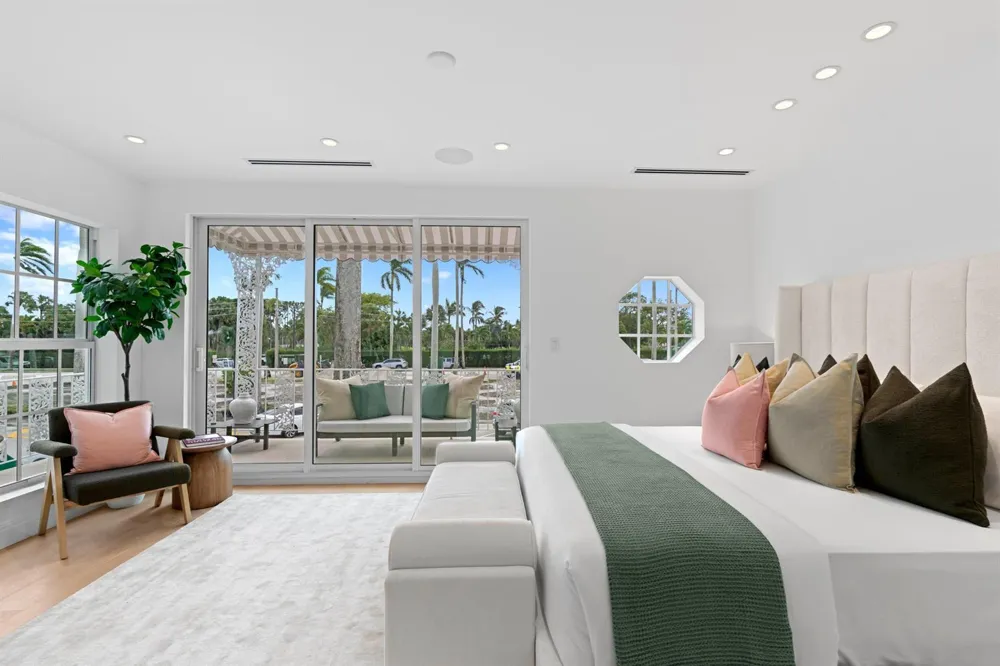 255 ROYAL POINCIANA WAY #2nd floor Palm Beach, FL 33480