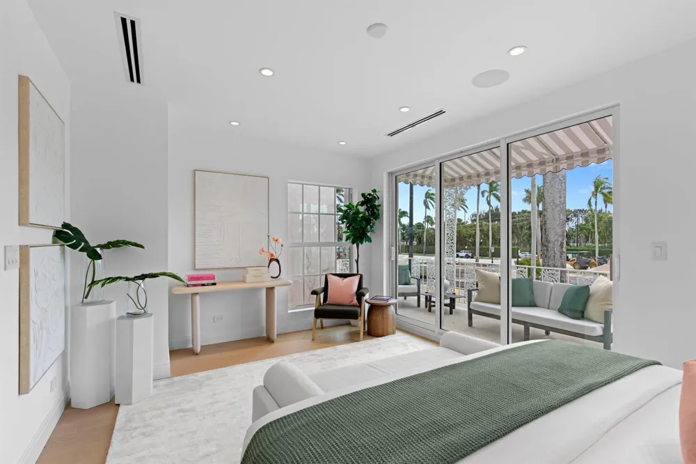 255 ROYAL POINCIANA WAY #2nd floor Palm Beach, FL 33480