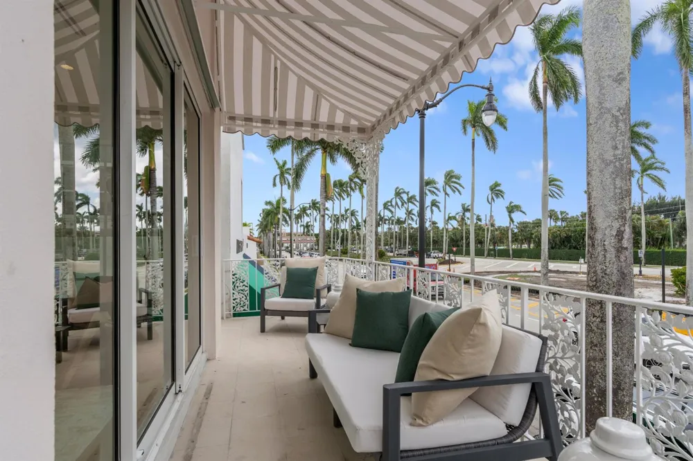 255 ROYAL POINCIANA WAY #2nd floor Palm Beach, FL 33480