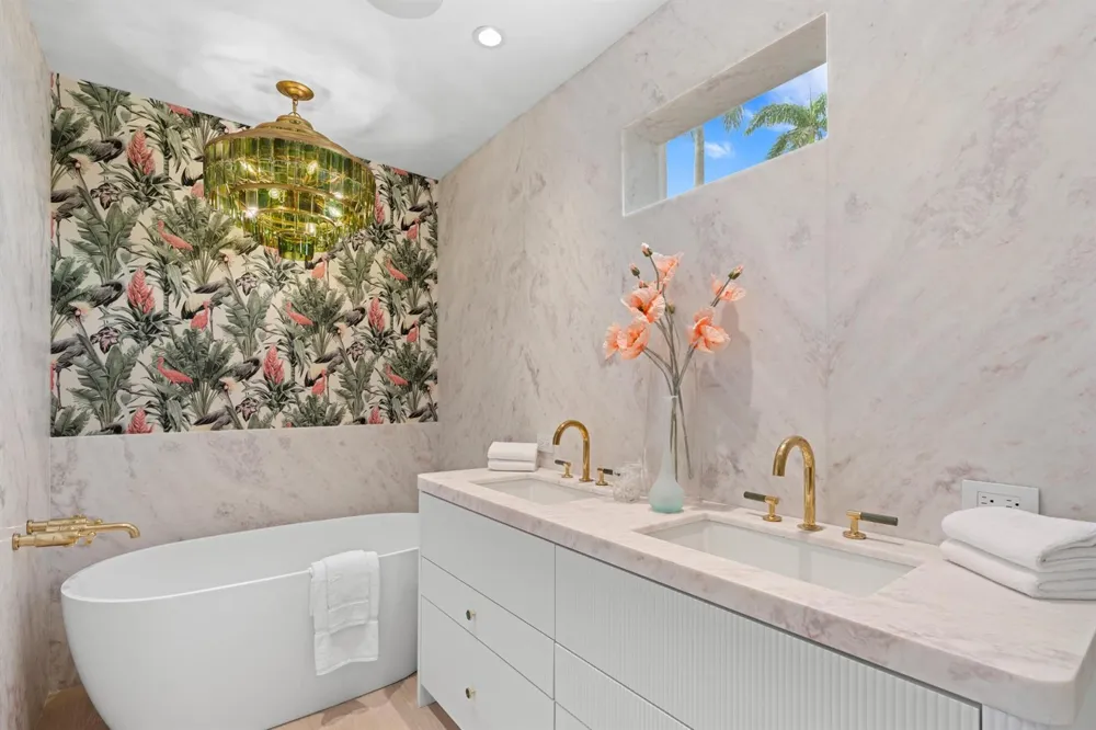 255 ROYAL POINCIANA WAY #2nd floor Palm Beach, FL 33480