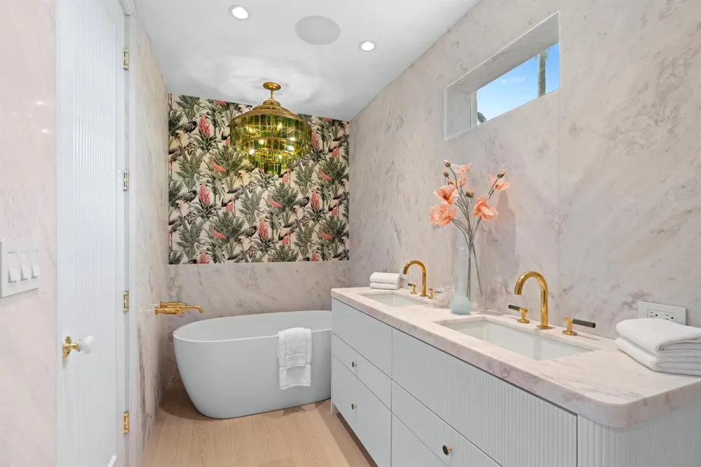 255 ROYAL POINCIANA WAY #2nd floor Palm Beach, FL 33480