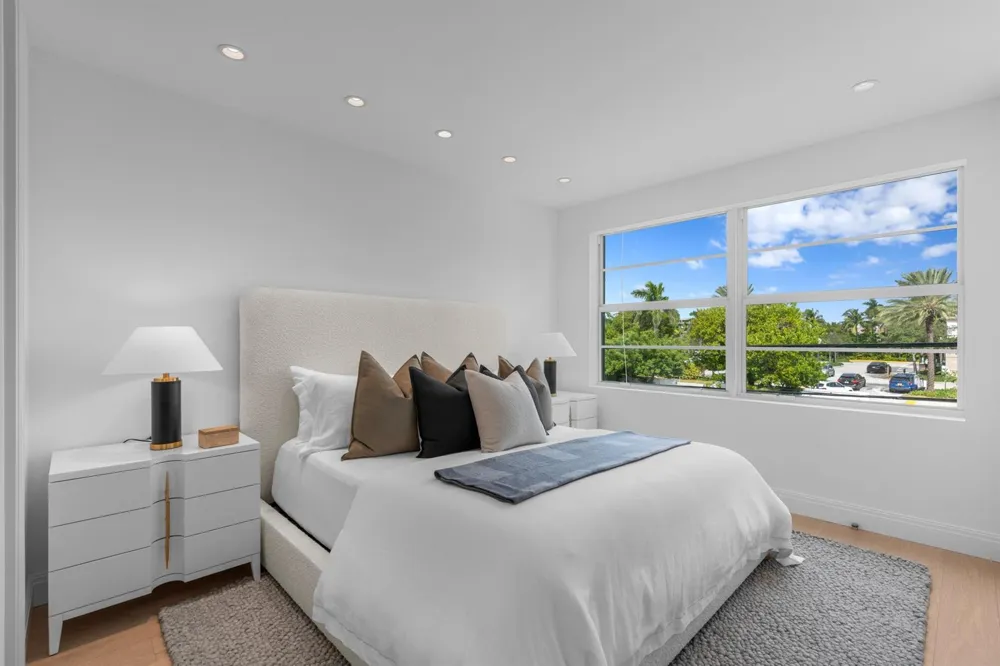 255 ROYAL POINCIANA WAY #2nd floor Palm Beach, FL 33480