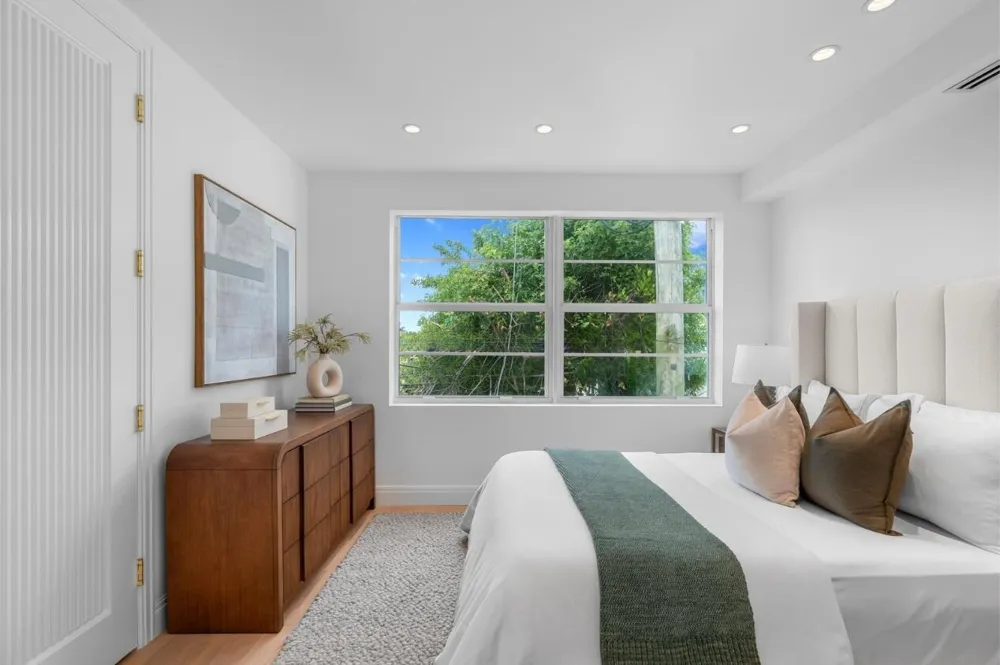 255 ROYAL POINCIANA WAY #2nd floor Palm Beach, FL 33480
