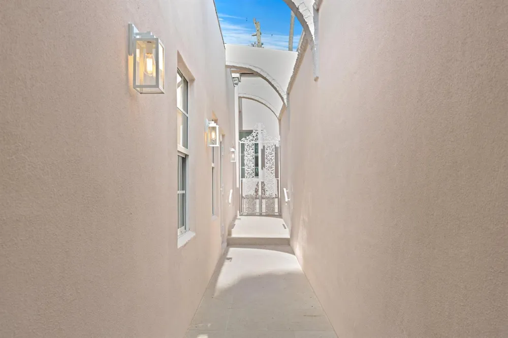 255 ROYAL POINCIANA WAY #2nd floor Palm Beach, FL 33480