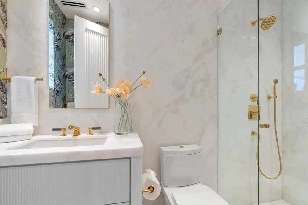 255 ROYAL POINCIANA WAY #2nd floor Palm Beach, FL 33480