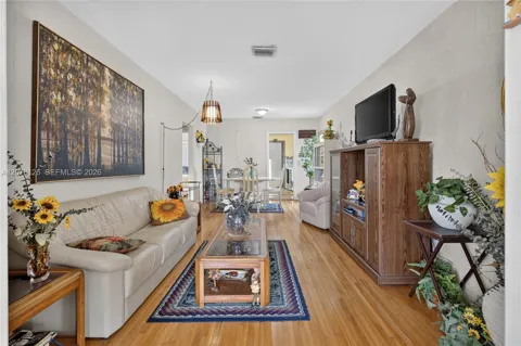 4940 SW 5th Ter