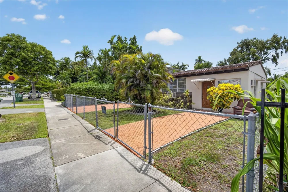 4940 SW 5th Ter Miami, FL 33134