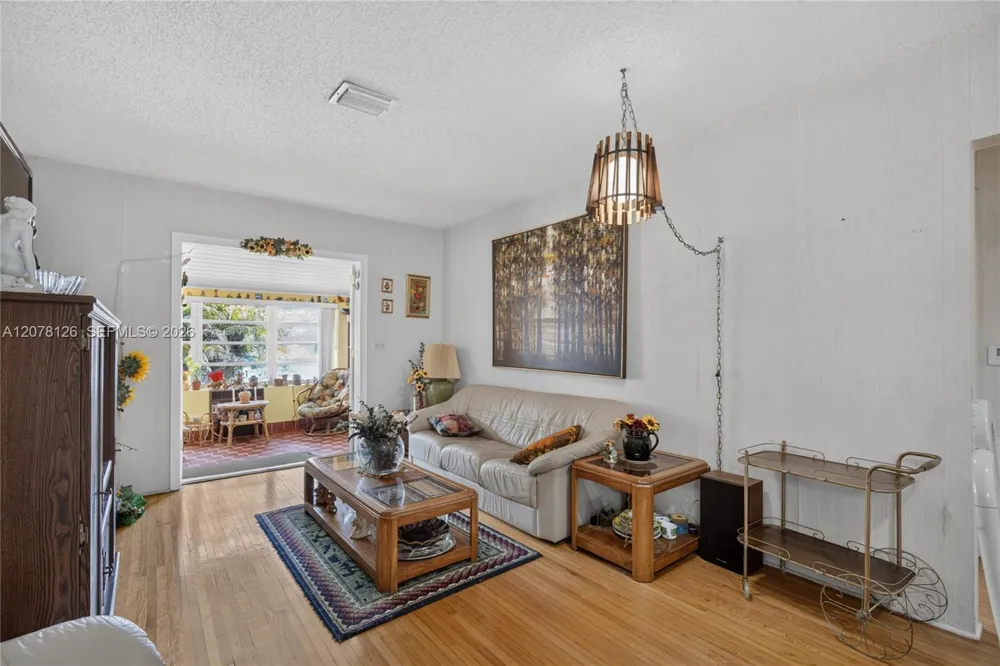 4940 SW 5th Ter Miami, FL 33134