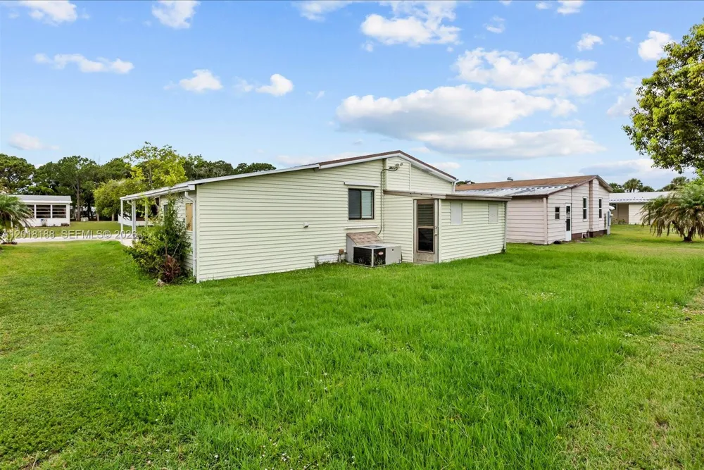 8208 W Bitterbush Ln Port St. Lucie, FL 34952