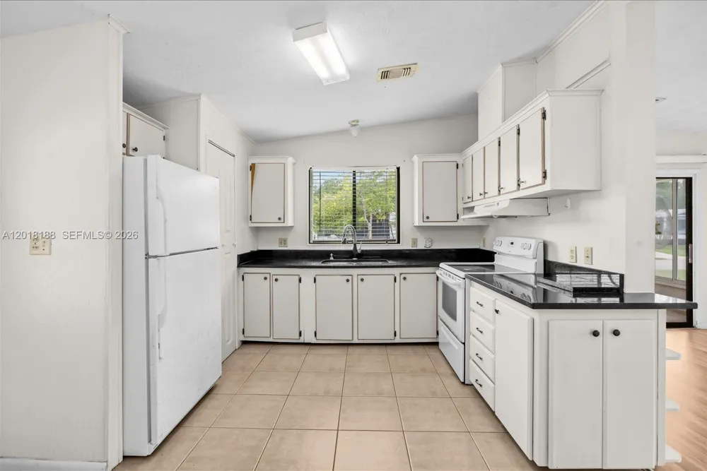 8208 W Bitterbush Ln Port St. Lucie, FL 34952