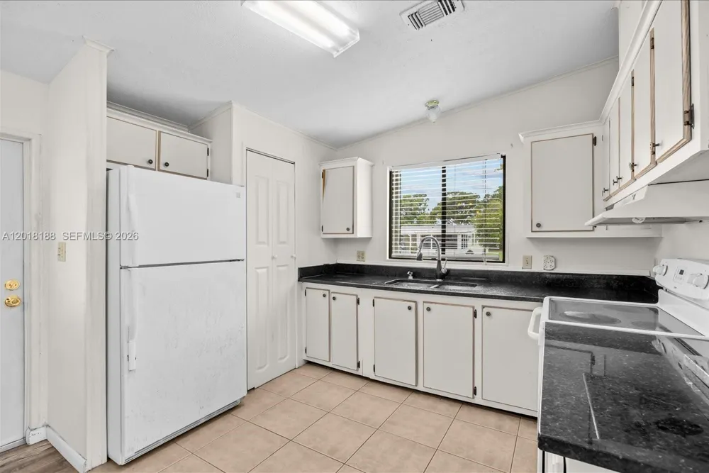 8208 W Bitterbush Ln Port St. Lucie, FL 34952