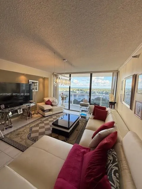 20505 E Country Club Dr #1036 Aventura, FL 33180