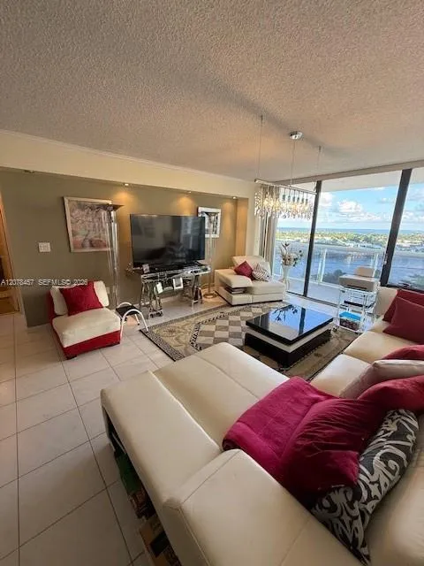 20505 E Country Club Dr #1036 Aventura, FL 33180