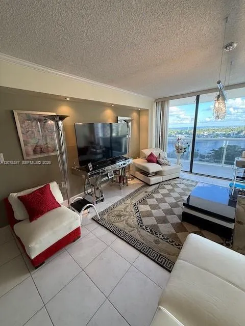 20505 E Country Club Dr #1036 Aventura, FL 33180