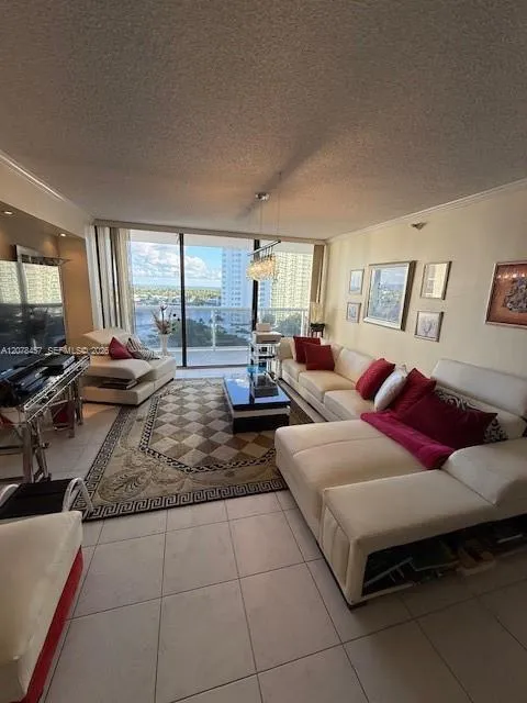 20505 E Country Club Dr #1036 Aventura, FL 33180