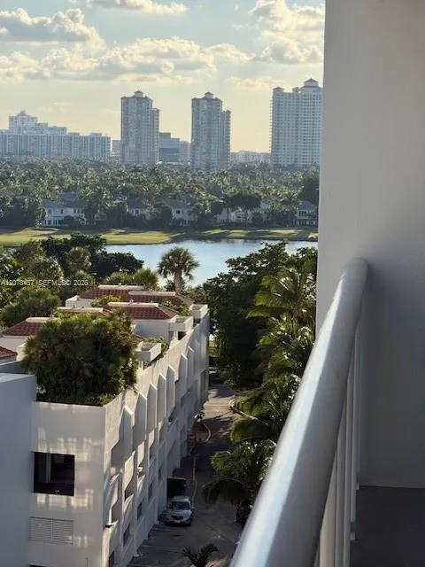 20505 E Country Club Dr #1036 Aventura, FL 33180