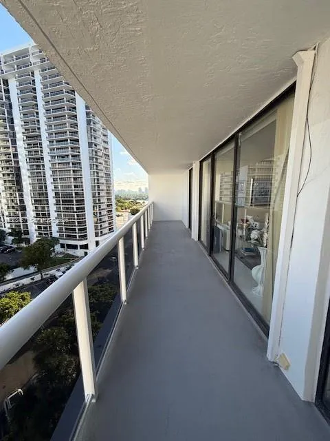 20505 E Country Club Dr #1036 Aventura, FL 33180