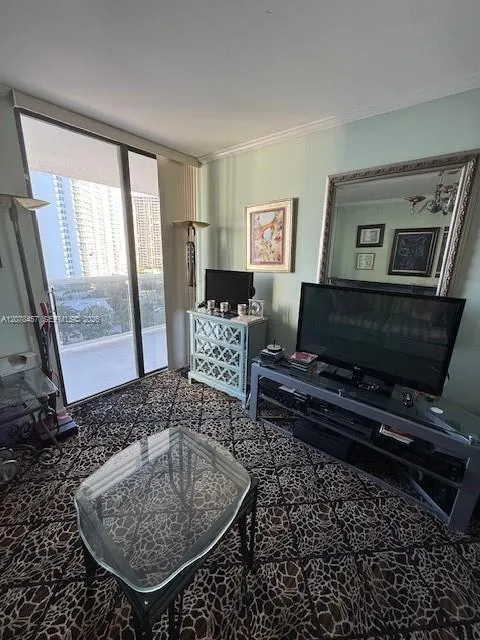 20505 E Country Club Dr #1036 Aventura, FL 33180