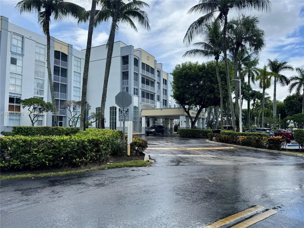 9725 NW 52nd St #109 Doral, FL 33178