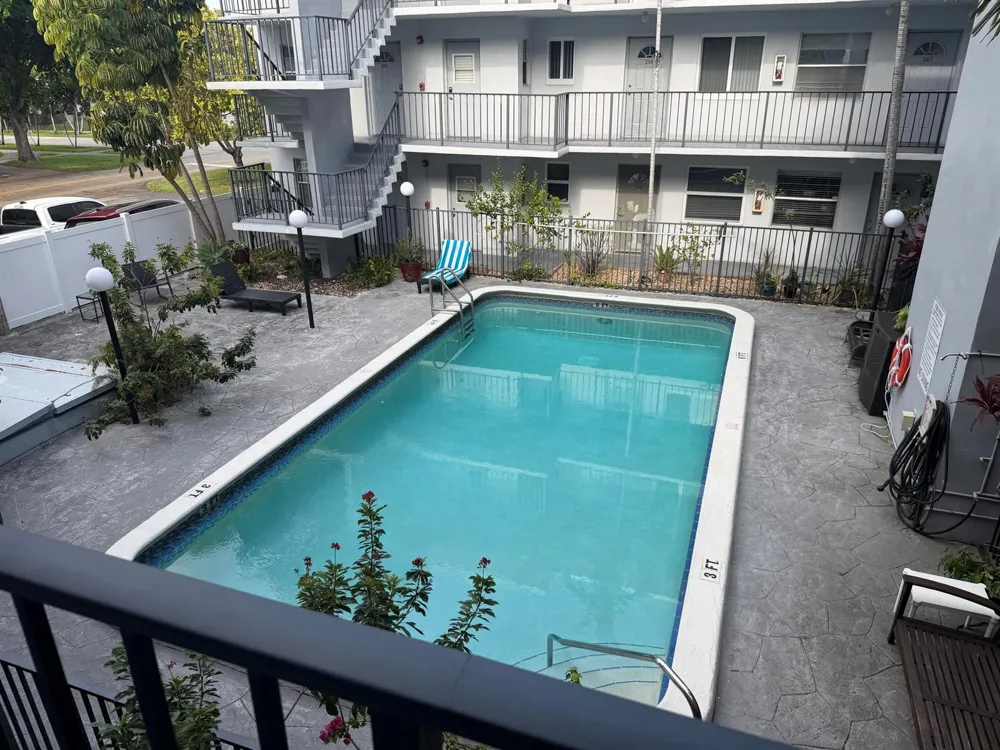 714 NE 10th Street #205 Hallandale Beach, FL 33009