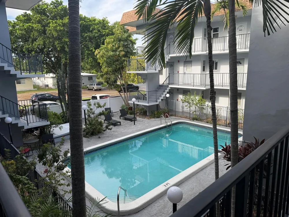 714 NE 10th Street #205 Hallandale Beach, FL 33009