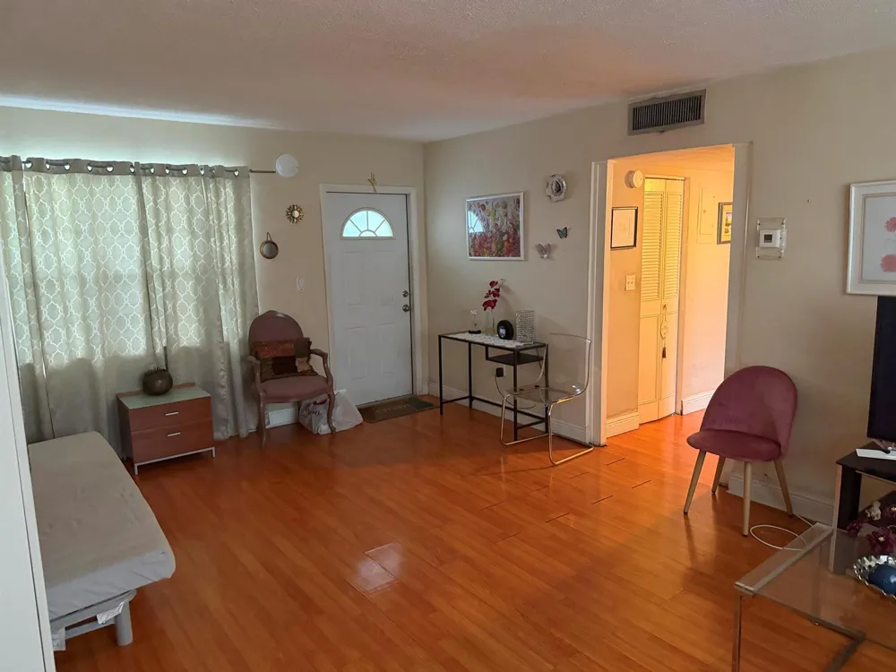 714 NE 10th Street #205 Hallandale Beach, FL 33009
