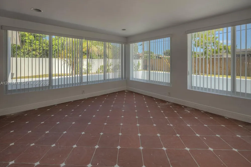 160 NW 199th St #1 Miami Gardens, FL 33169