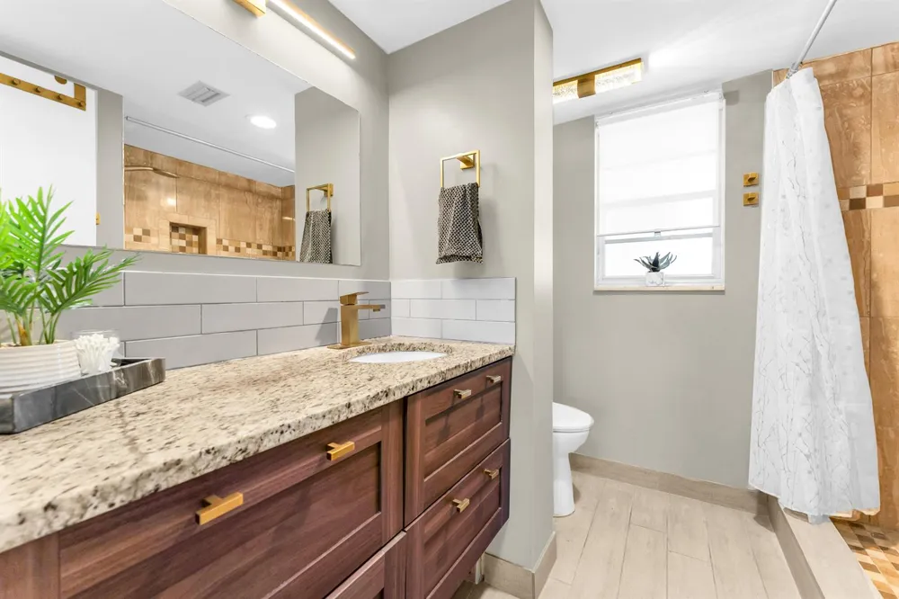 3836 Via Poinciana #607 Lake Worth, FL 33467