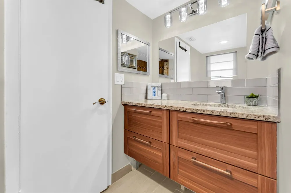 3836 Via Poinciana #607 Lake Worth, FL 33467