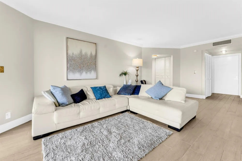 3836 Via Poinciana #607 Lake Worth, FL 33467