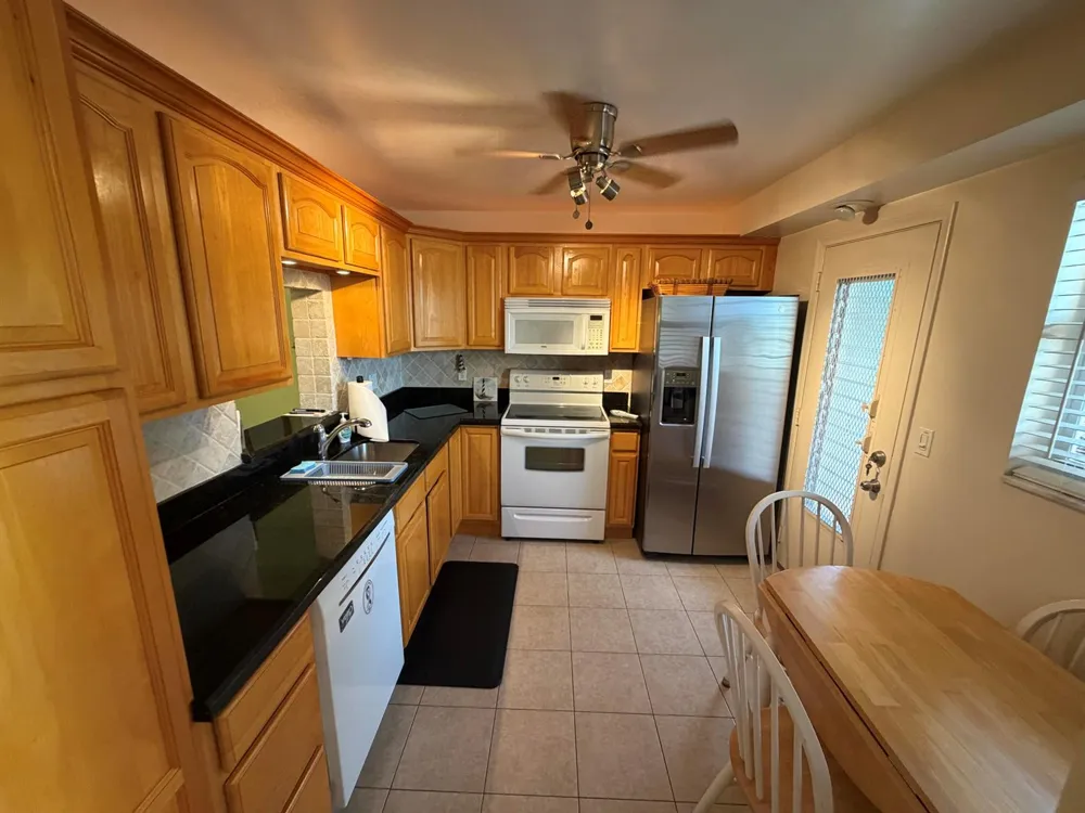 206 SE 10TH STREET #201 Dania Beach, FL 33004