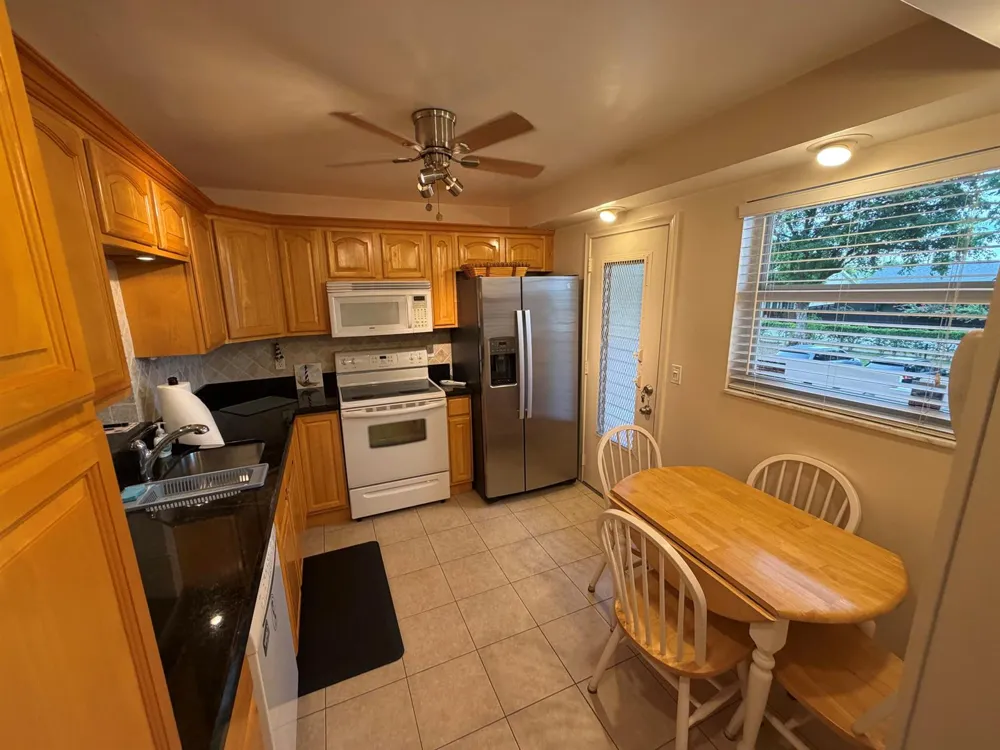 206 SE 10TH STREET #201 Dania Beach, FL 33004
