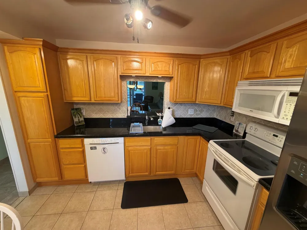 206 SE 10TH STREET #201 Dania Beach, FL 33004