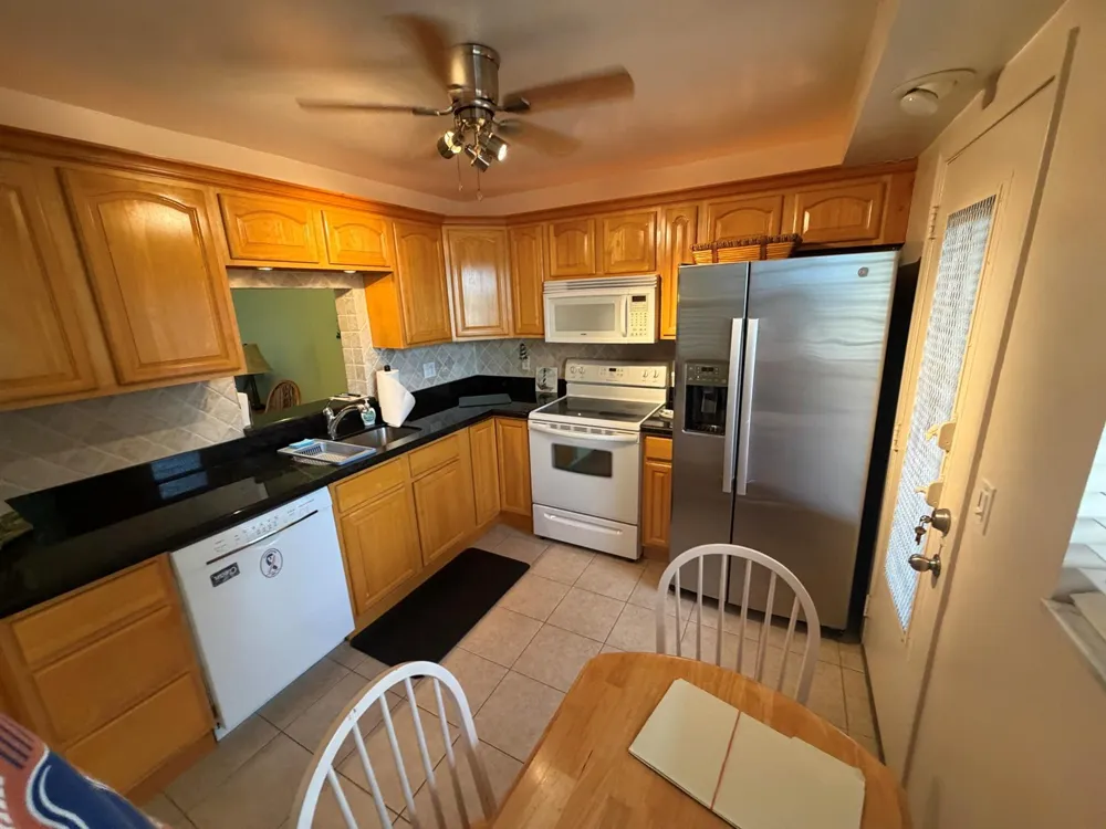 206 SE 10TH STREET #201 Dania Beach, FL 33004
