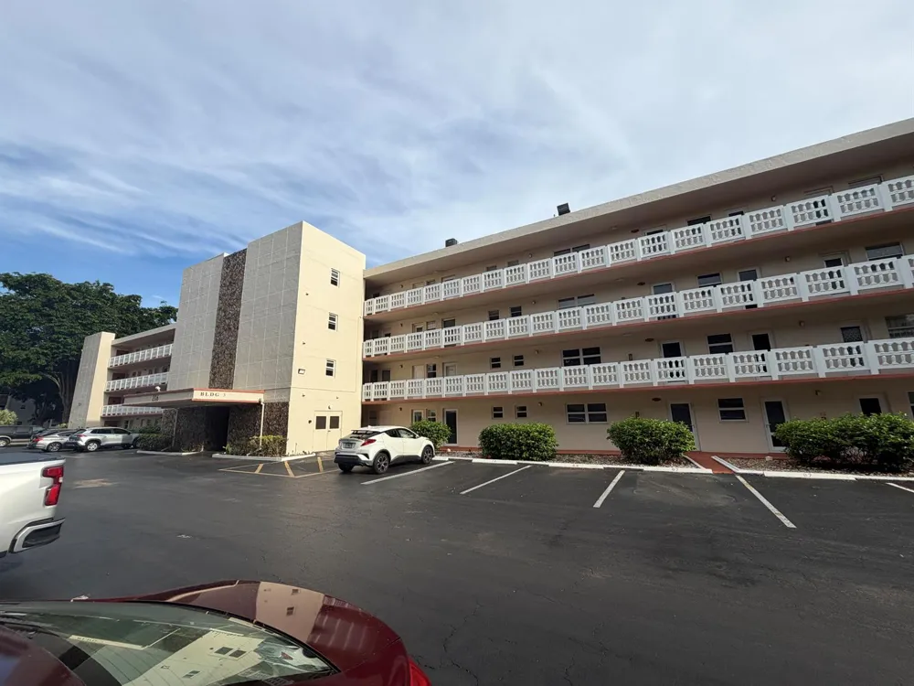 206 SE 10TH STREET #201 Dania Beach, FL 33004