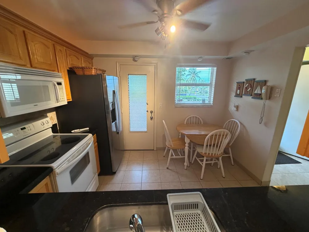 206 SE 10TH STREET #201 Dania Beach, FL 33004