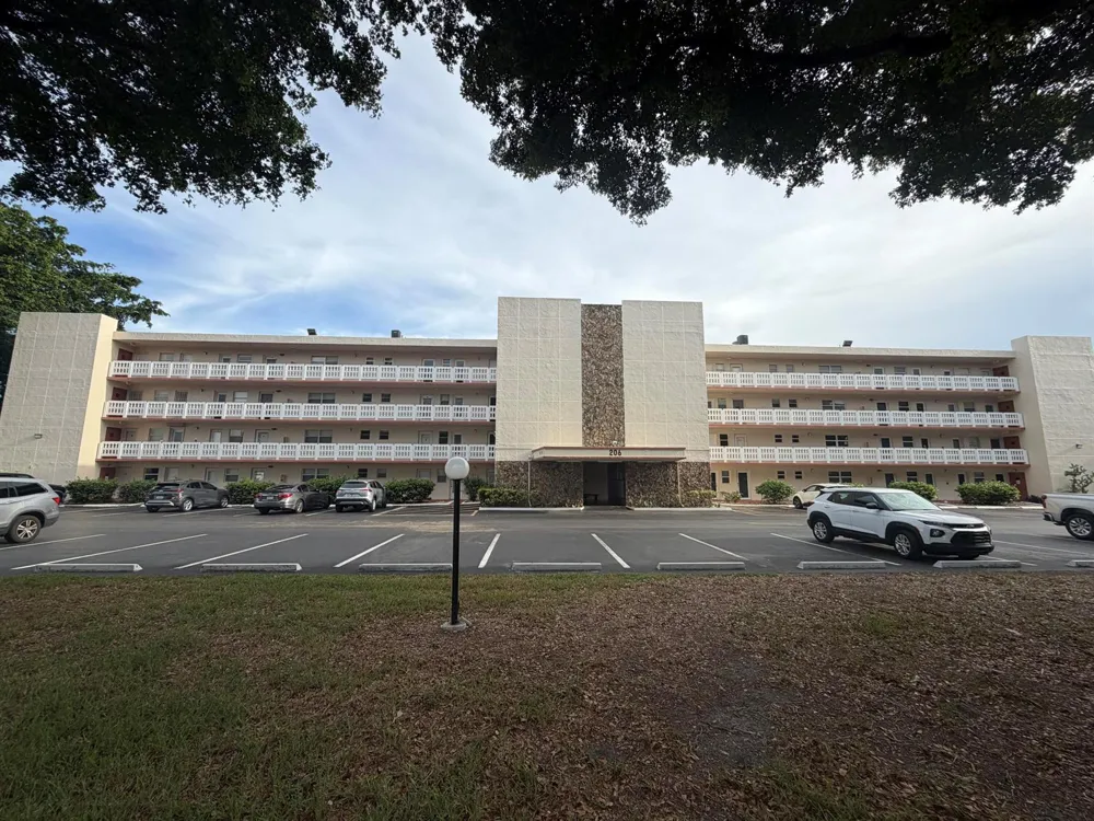 206 SE 10TH STREET #201 Dania Beach, FL 33004